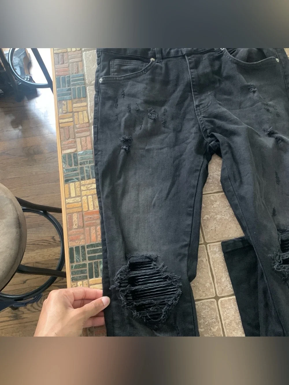 Reputation studies black skinny jeans